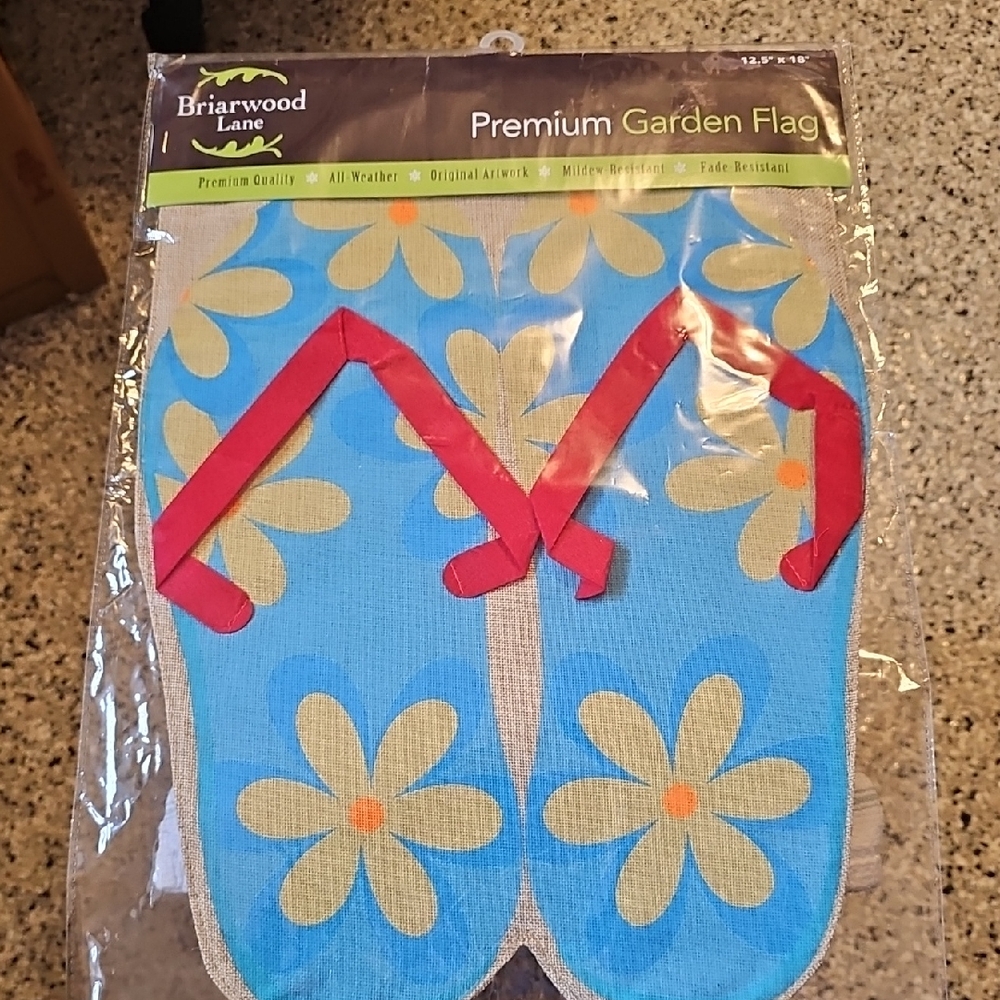 Briarwood Lane Premium Garden Flip Flop Flag with Floral Design NWT